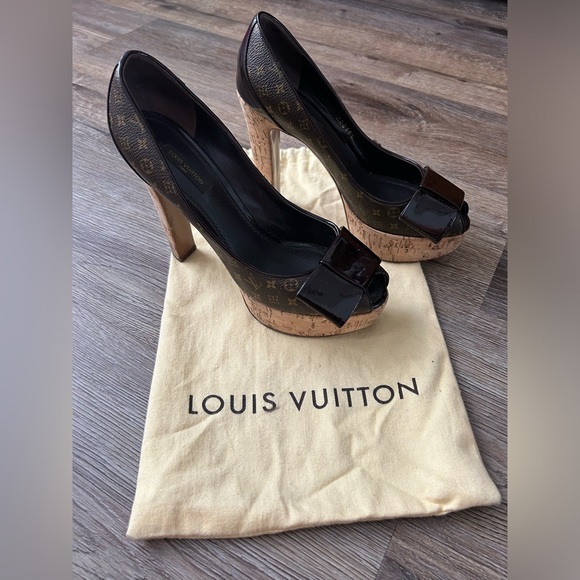 Louis Vuitton heels - Picture 1 of 4